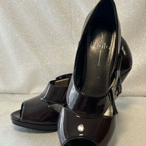 LÍNEA PAOLO shoes in a beautiful shade of brown.